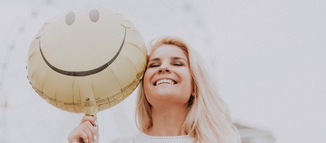 happy-woman-balloon